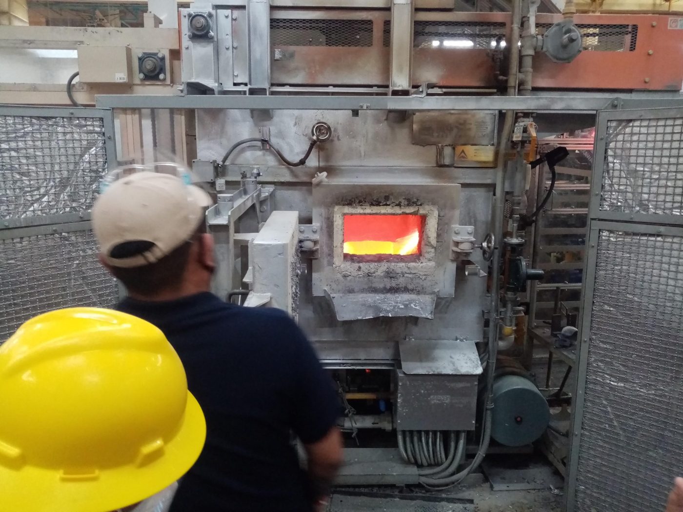 Horno industrial en operación - Soluciones Térmicas